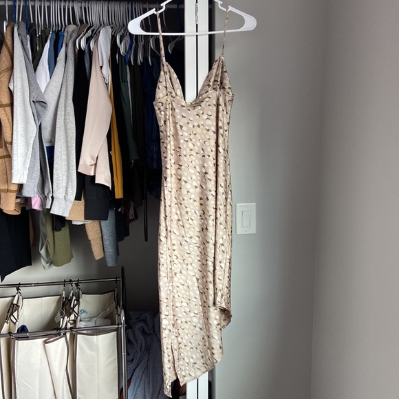 Forever 21 Tan Patterned Satin Dress, NWT - Picture 6 of 6